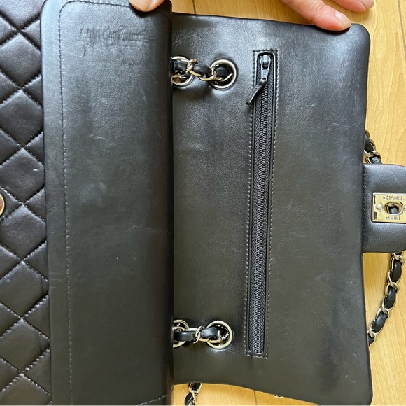 Chanel Medium Classic Flap - Picture 7 of 11